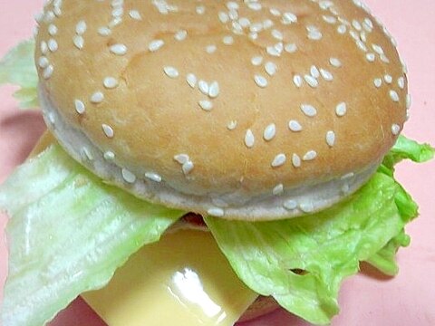 ハンバーガーバンズでハムチーズレタスサンド